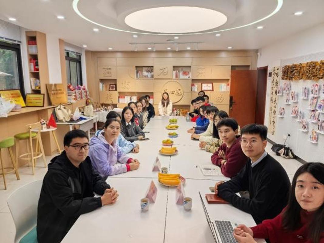 民族团结工作室、励志书院少数民族预科班瓦力游戏app交大解说团联合“同心圆”(图2)